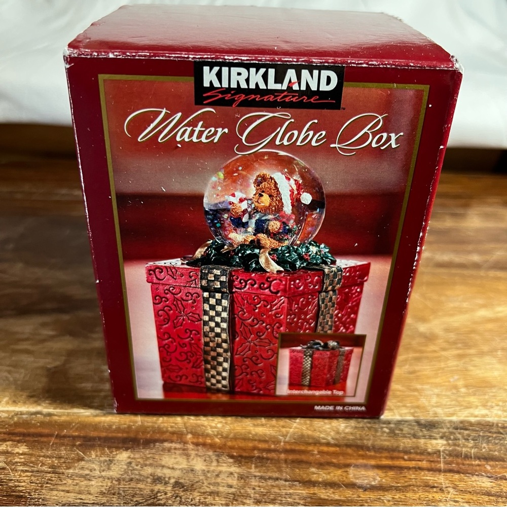 VINTAGE KIRKLAND SIGNATURE WATER GLOBE BOX BEAR